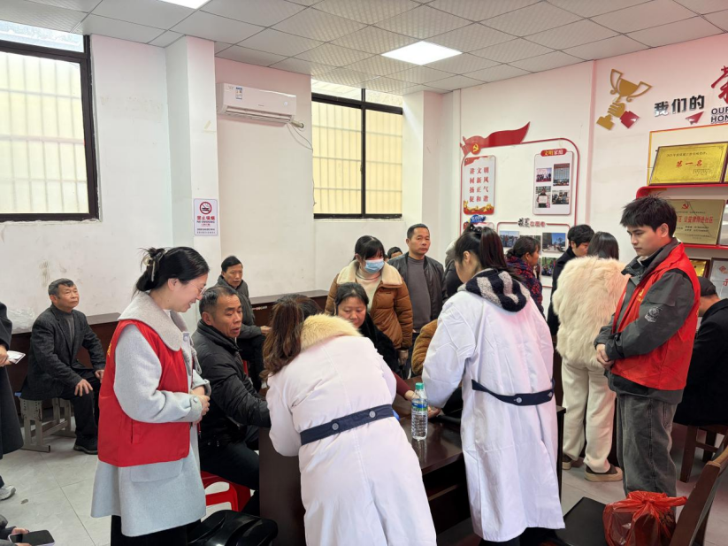 這場“家門口”的便民服務(wù)，讓居民直呼“太貼心”